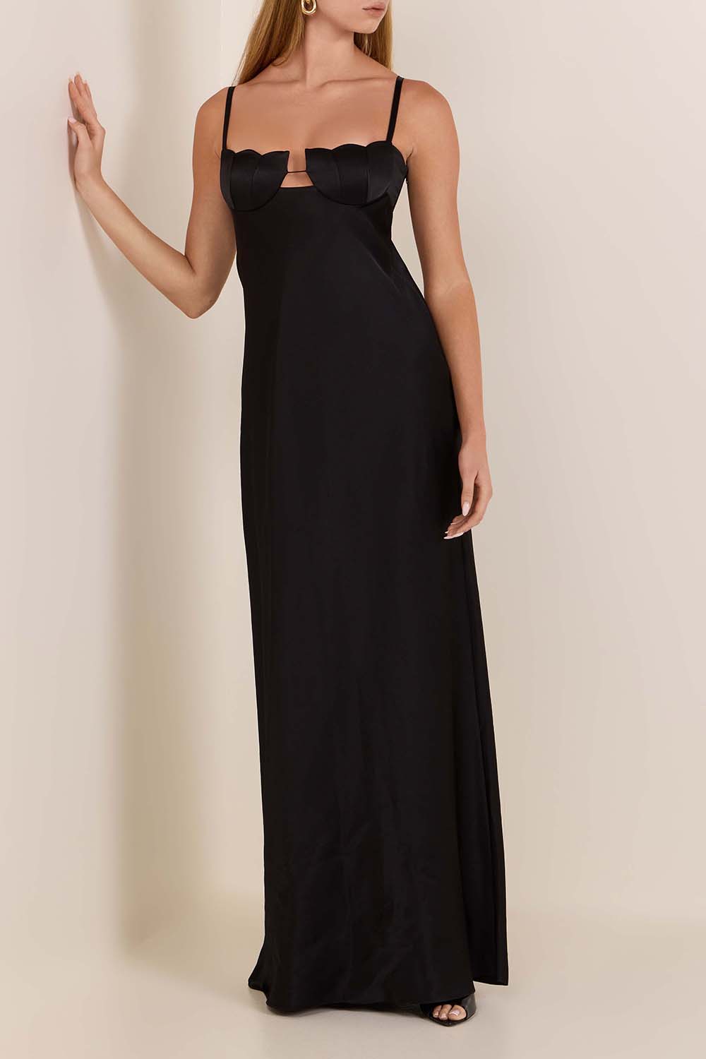 תמונת כל הלוק של שמלת מקסי